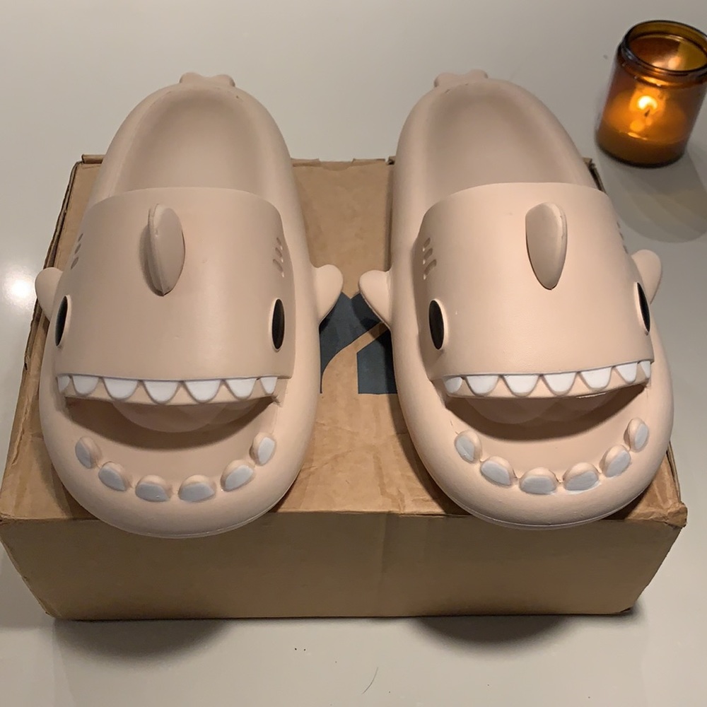 Tan Shark Slides In Size (8.5- 9)!!! - image 5